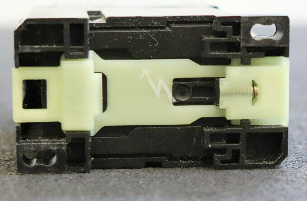 ABB BBC PETERCEM Hilfsschütz KC44E Spule 220VDC FP H142 3001 R0445 4A 240V AC11