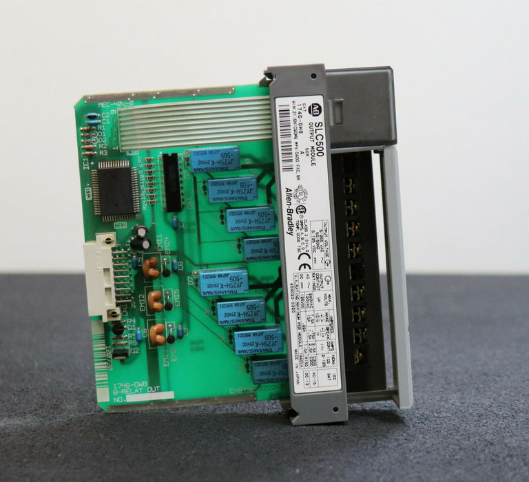 ALLEN BRADLEY Output module RELAY SLC500 CAT. 1746-OW8 Ser. A - gebraucht