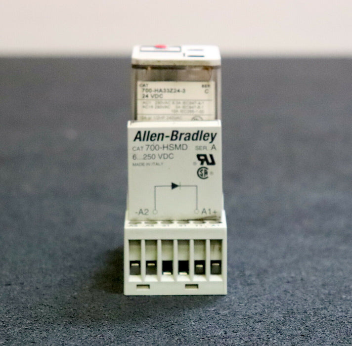ALLEN-BRADLEY Relais mit Sockel Cat. 700-HA33/24-3 Spulenspannung 24VDC + Sockel