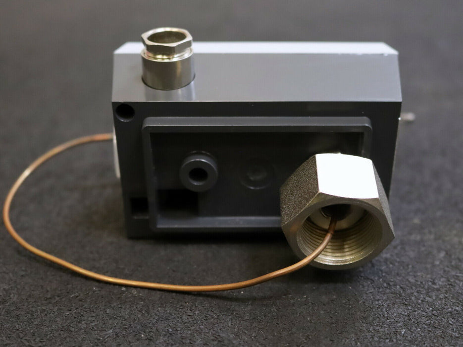 TRAFAG Temperatur-Sensor Typ 6.141.113 380VAC 15A Anschluss 3/4" unbenutzt