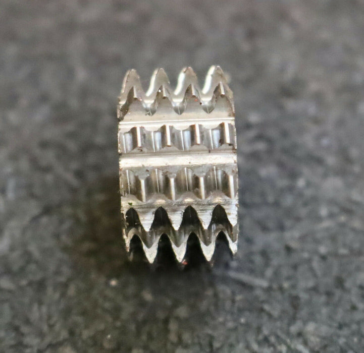 MIKRON Vollstahl-Wälzfräser No. 10819 m= 0,80 ho= 2,35 Abmessungen Ø18x10xØ8mm