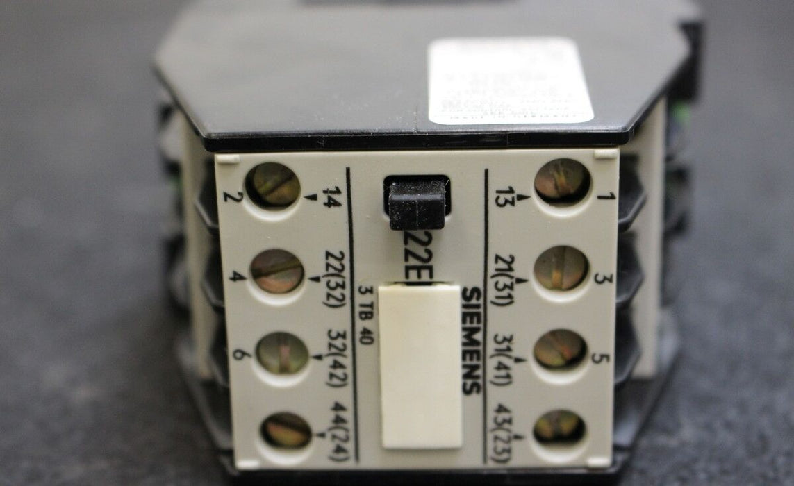 SIEMENS Wechselstrom-Schütz 3TB4017-0BD4 - 42VDC - 4KW