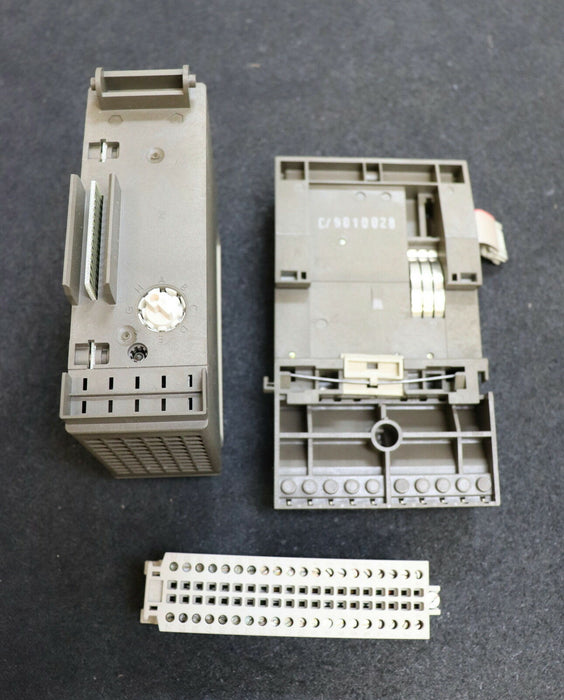 SIEMENS SIMATIC S5 E/A-Baugruppe mit 2 x 6ES5482-8MA12 1 x BUS-MODUL ES5700-8MA1