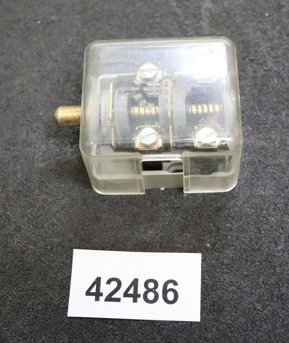 ROBOTRON DDR Schaltkontakt Mikroschalter PE2 380VAC 6A