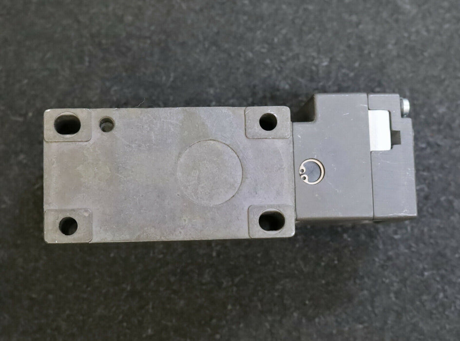 EUCHNER Sicherheitsschalter NZ1VZ-528 E L220 10A 250VAC IP67 unbenutzt