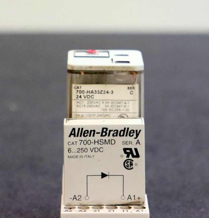 ALLEN-BRADLEY Relais mit Sockel Cat. 700-HA33/24-3 Spulenspannung 24VDC + Sockel