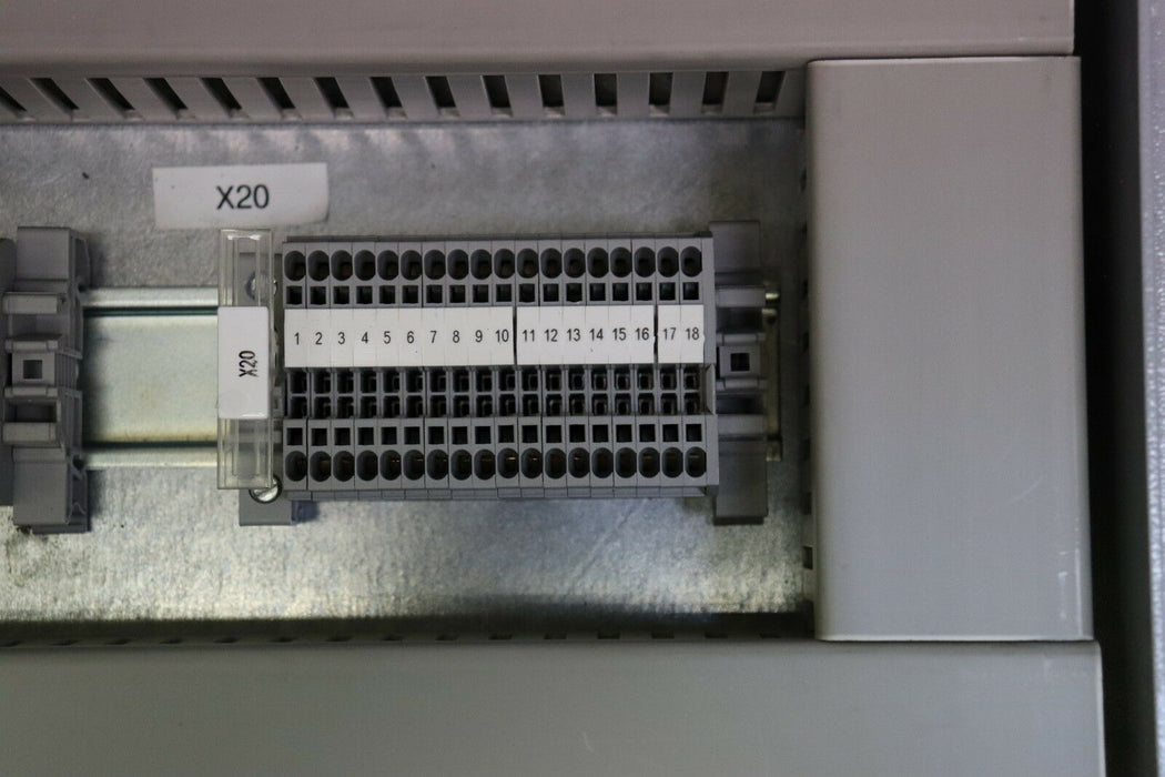 SIEMENS Industriegehäuse Gussgehäuse für Elektroinstallation mit 18 Ausgängen