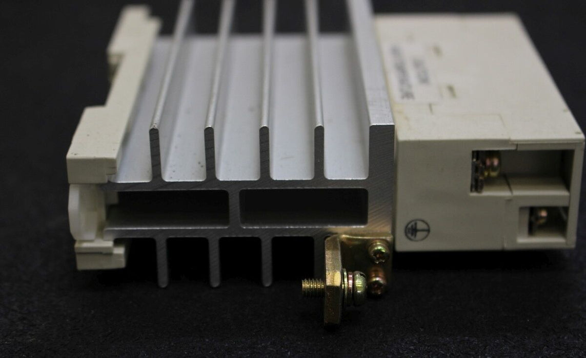 SIEMENS Halbleiterschütz 3RF1211-0HC04 - 5-24VDC-20A-240VAC Nullpunktschaltend