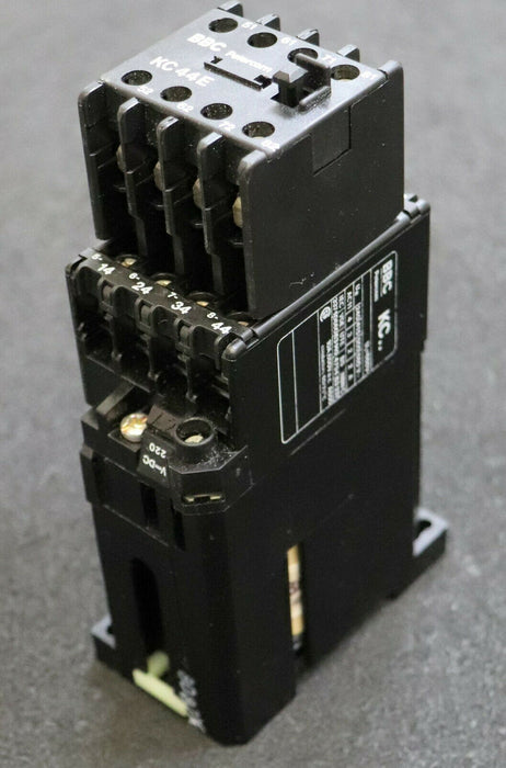 ABB BBC PETERCEM Hilfsschütz KC44E Spule 220VDC FP H142 3001 R0445 4A 240V AC11