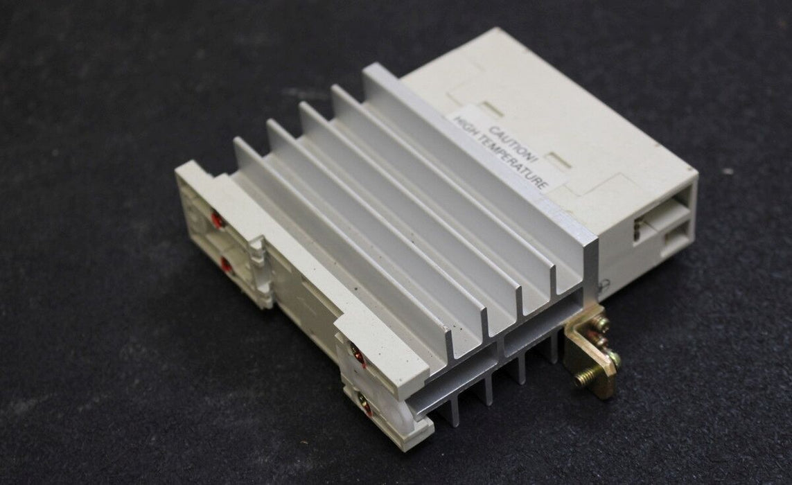 SIEMENS Halbleiterschütz 3RF1211-0HC04 - 5-24VDC-20A-240VAC Nullpunktschaltend