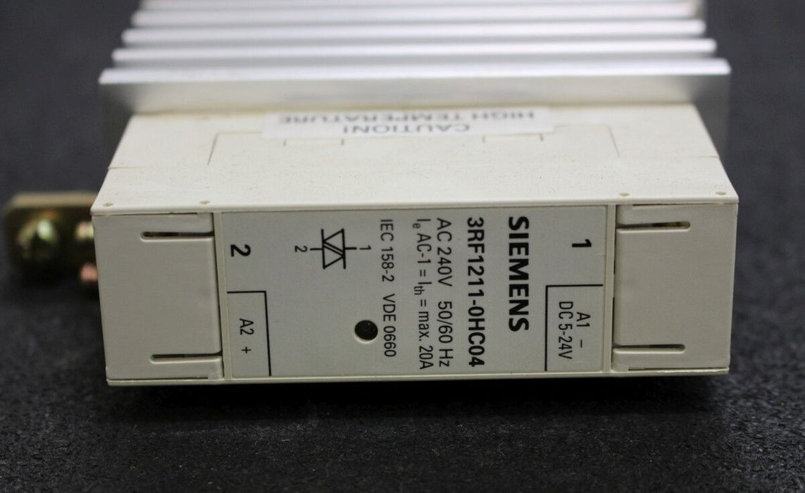 SIEMENS Halbleiterschütz 3RF1211-0HC04 - 5-24VDC-20A-240VAC Nullpunktschaltend