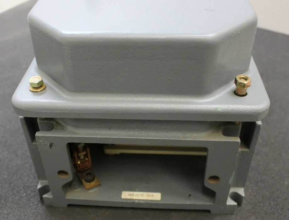 SIEMENS Gussgekapselter Lasttrennschalter 3KE 4232-3DA 0Q1 250A ohne NH-Sicher.