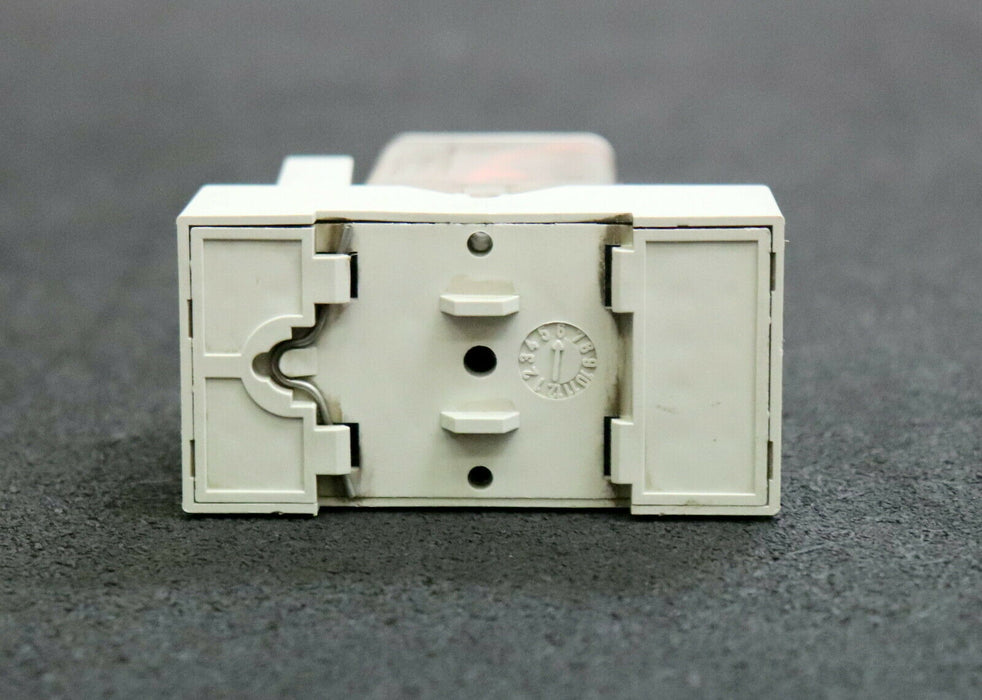 ALLEN-BRADLEY Relais mit Sockel Cat. 700-HA33/24-3 Spulenspannung 24VDC + Sockel