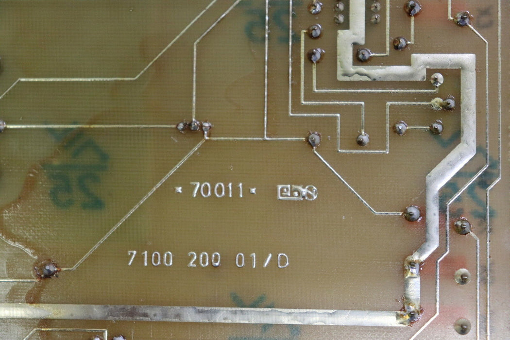 VEB NUMERIK Board NKM 7100 200 01 / D Platine 70011 Bestückung gemäß Bildern