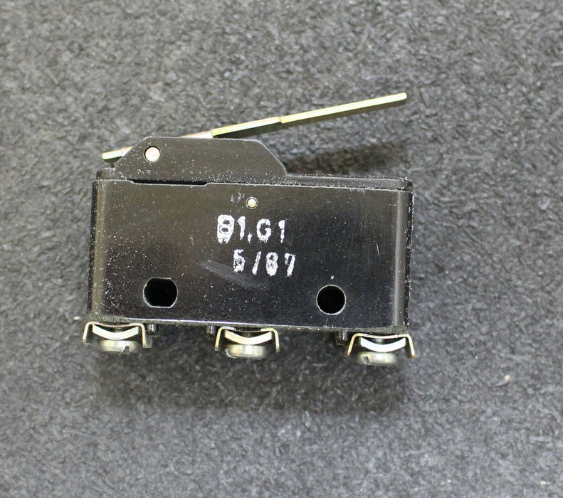 VEB ROBOTRON AUERBACH Gleichstrom Mikrotaster Typ B1 G1 220V 12A 3 Klemmen