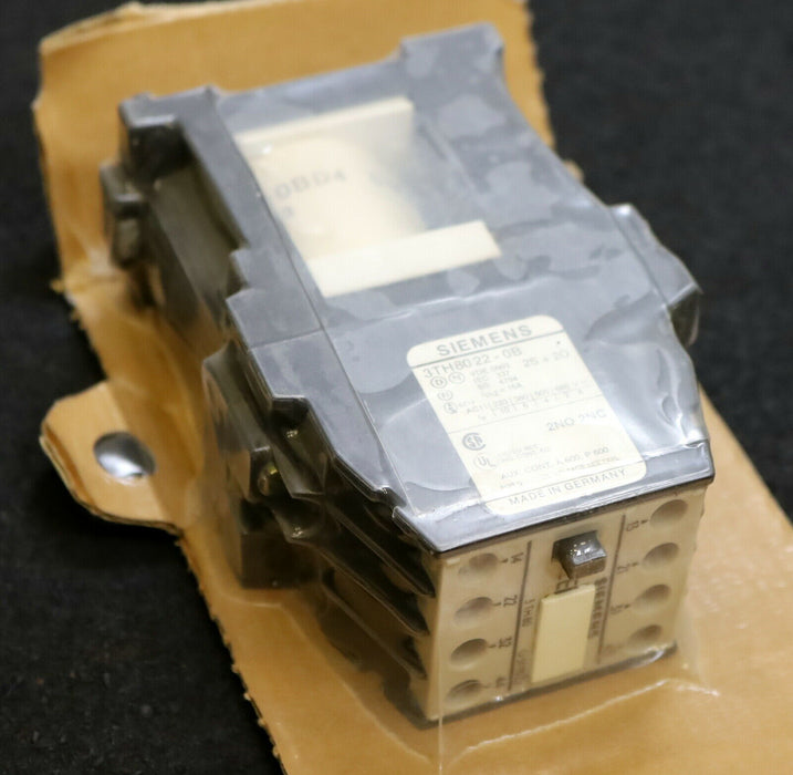 SIEMENS Hilfsschütz 3TH8022-0BD4 2S/2Ö 10A Nennspannung: 42VDC Neu: 3TH4022-0BD4