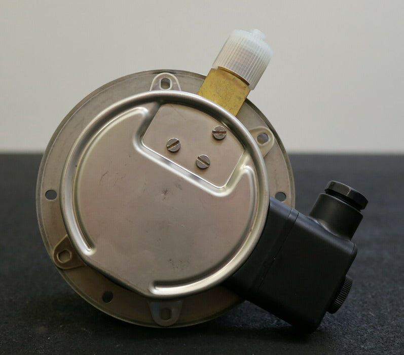 WIKA Druckmessgerät mit Kontakteinrichtung Pressure gauge Art.Nr. 212.20.100