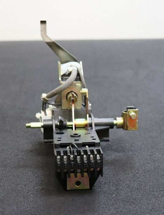 ABB Stromauslöser UXAB239335020 Befestigungsteil für Arbeitsstromauslöser F3/6