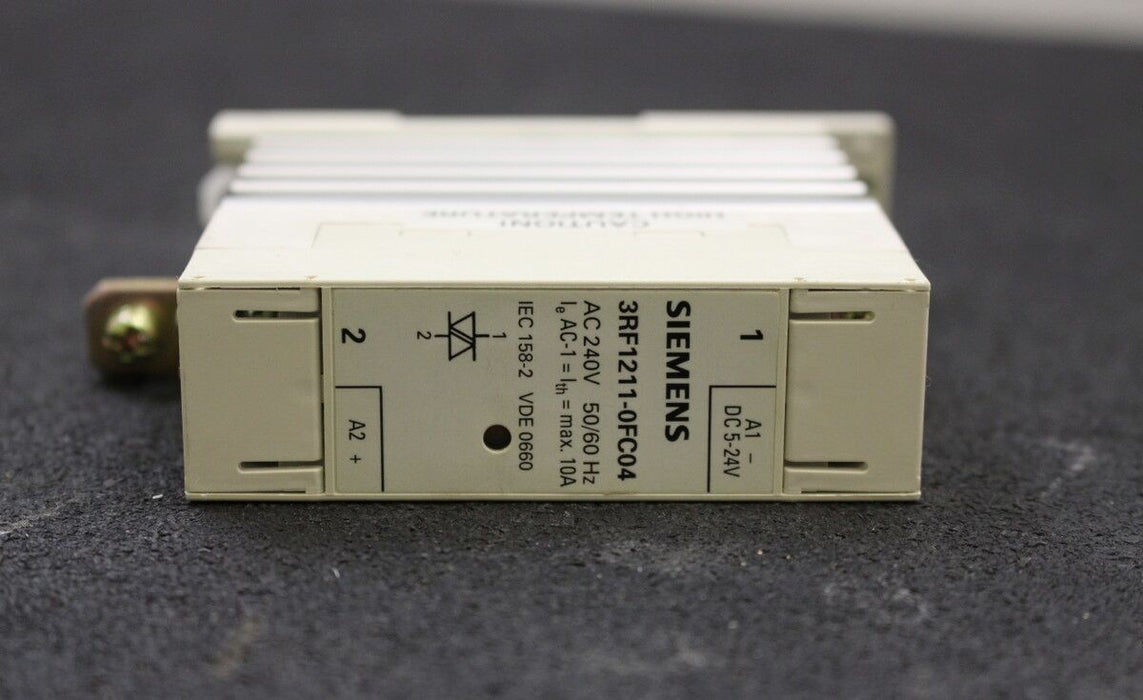 SIEMENS Halbleiterschütz 3RF1211-0FC04 - 5-24VDC-10A-240VAC Nullpunktschaltend