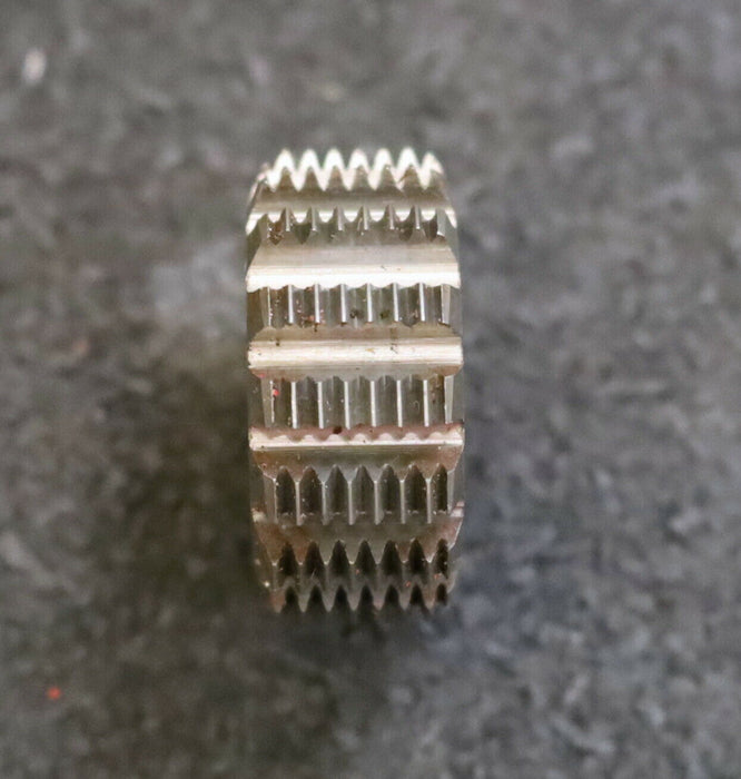 MIKRON Wälzfräser No. 72667 - Ø24x10xØ8mm 1gg. Rechts 15 Spanuten