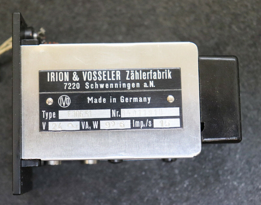 IRION & VOSSELER Zähler analog DDR F106.51 64011910 24V Einbaumaße: 65x38x80mm