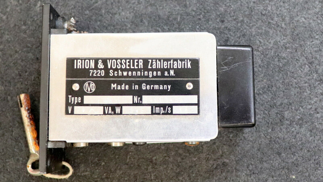 IRION & VOSSELER Zähler analog DDR F106.51 5-steillig mit Schlüssel 24VAC 9,6W