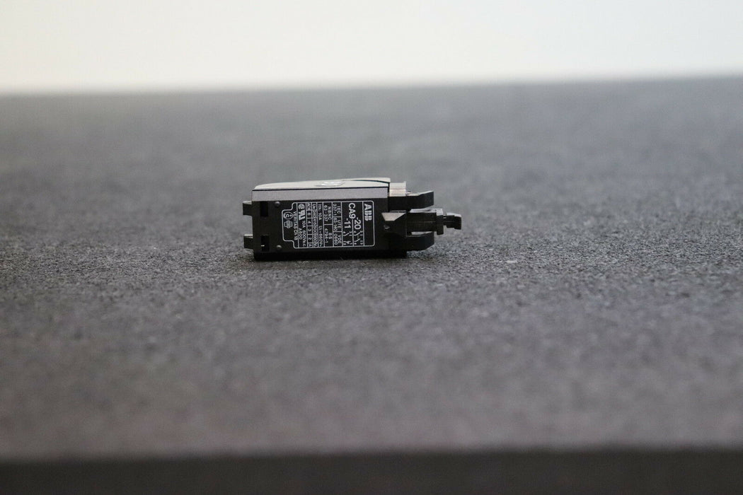 ABB BBC PETERCEM Hilfsschalter für B32…85 CA9-11 Gewicht 10g unbenutzt in OVP