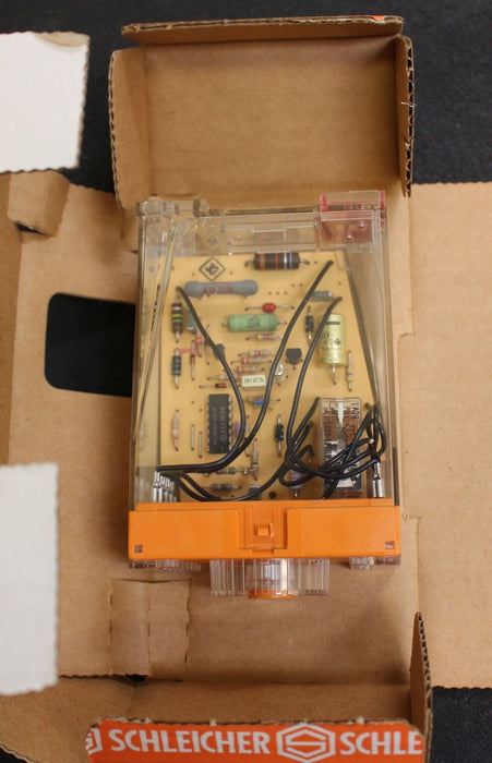 SCHLEICHER Elektronisches Zeitrelais SZT 420 Nr. 05700467 - 220V - t= 1,5s-30min