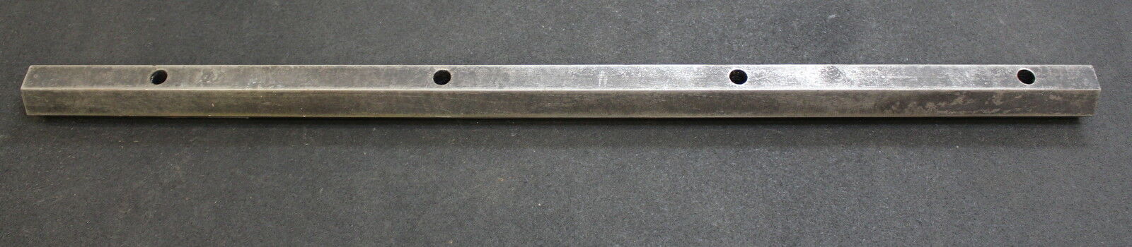 Sechskant aus Stahl 6kant x 750mm Länge Schlüsselweite SW36 mit 4 Schraublöchern