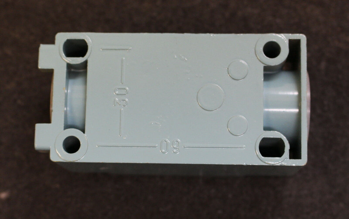 TELEMECANIQUE Grenztaster mit Rollenstössel Positionsschalter XCK-J167 ohne ZCK