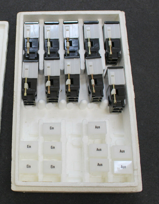 EAO 10 Lampenhalter - Lamp Holder 02-061-001 mit Blenden 5x "Ein" + 5x "Aus"