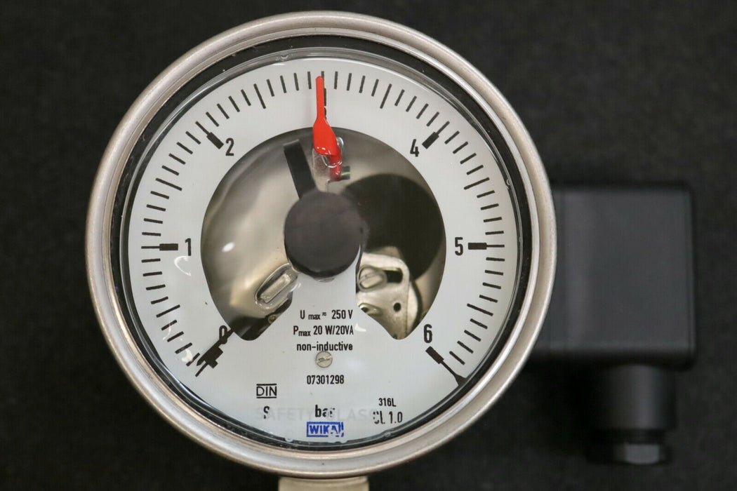 WIKA Rohrfeder-Manometer 073012982 0-6bar Kl. 1,0 Kontaktfunktion 821.1 Ø 100mm