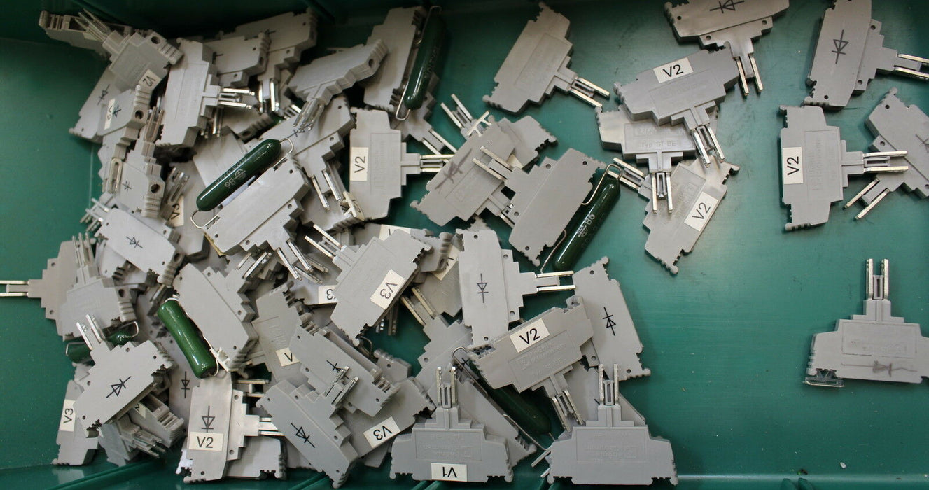 PHOENIX CONTACT 78 Stück Bauelementstecker ST-BE - neuwertig -