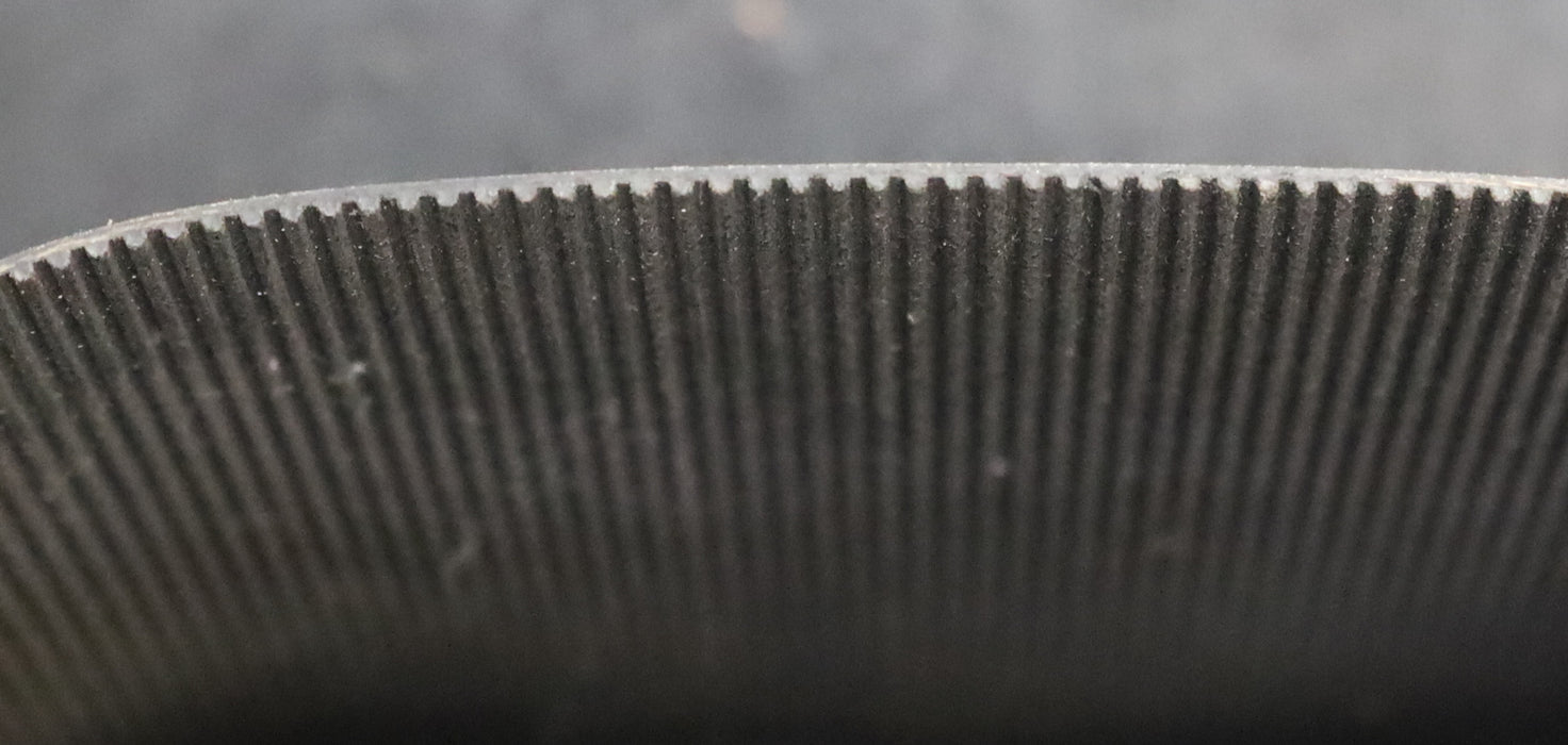 Bild des Artikels GATES-114mm-breiter-Zahnriemen-Timing-belt-2MR-Breite:-114mm-Länge:-318mm