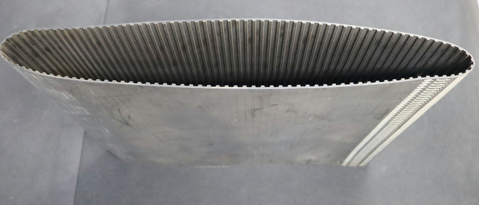 Bild des Artikels GATES-430mm-breiter-Zahnriemen-450L-Breite-430mm-Länge-1143mm---zum-zuschneiden