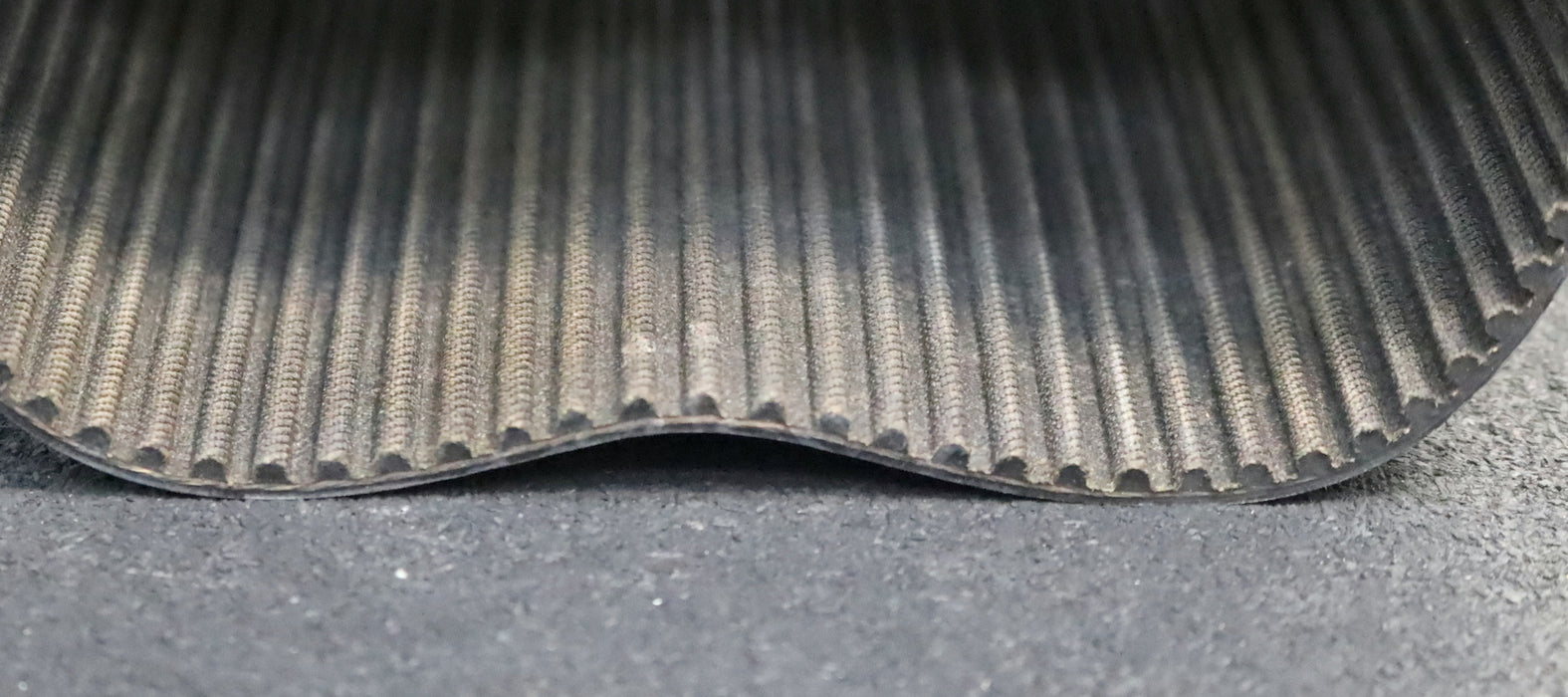 Bild des Artikels CONTITECH-353mm-breiter-Zahnriemen-Timing-belt-5M-Breite-353mm-Länge-375mm