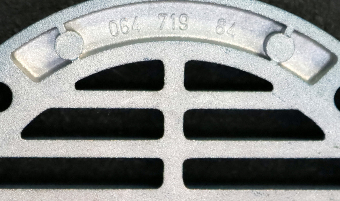 Bild des Artikels DEMAG-Endplatte-Jalousie-für-DEMAG-Motor-Typ-KB-190-Art.Nr.-06471984-unbenutzt