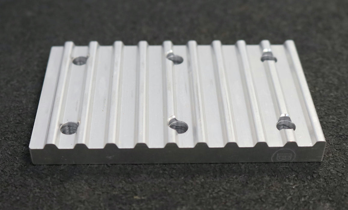 Bild des Artikels Aluminium-Klemmplatte-Clamping-plate-T10-Profil:-T10-mit-6x-Bohrungen
