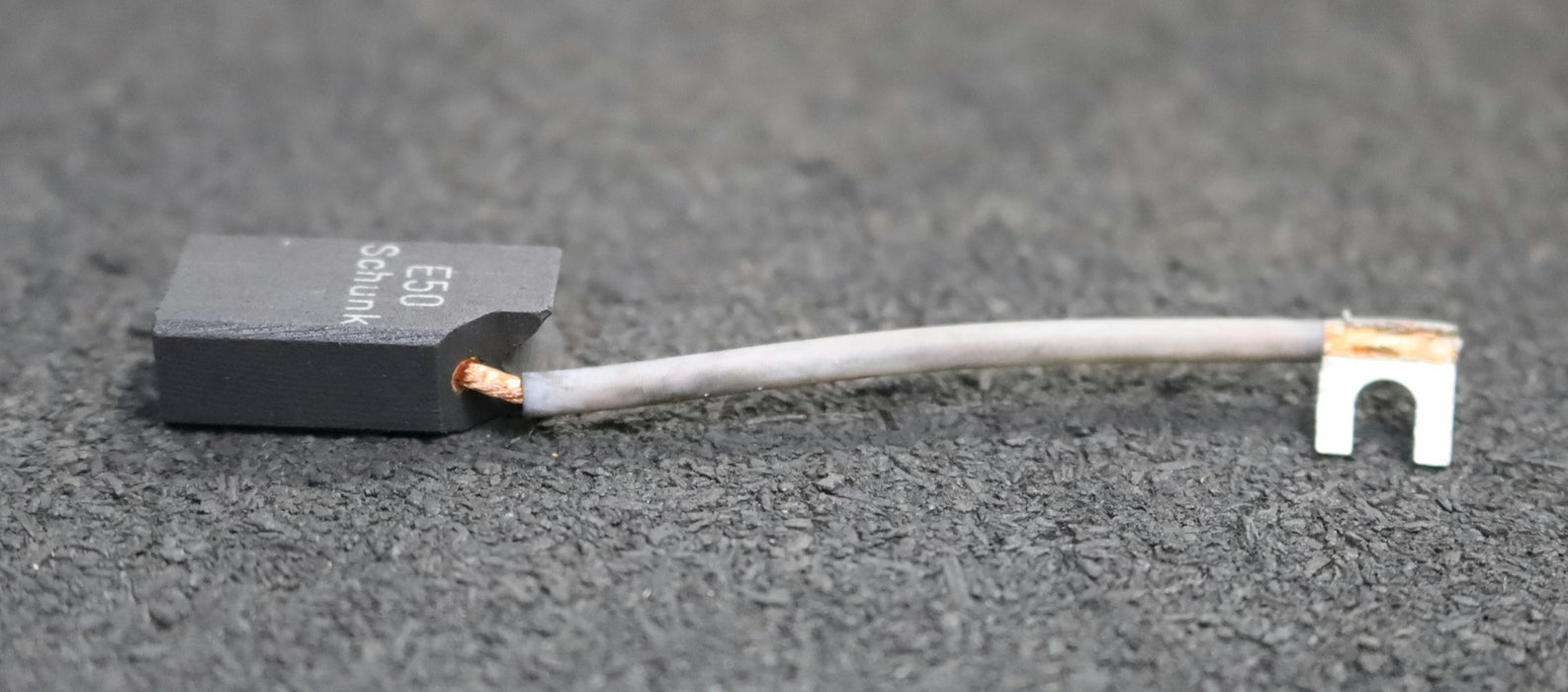 Bild des Artikels SCHUNK-Kohlebürste-Blockkohlebürste-mit-einer-Litze-Typ-116-E50-Maße-8x12,5x25mm