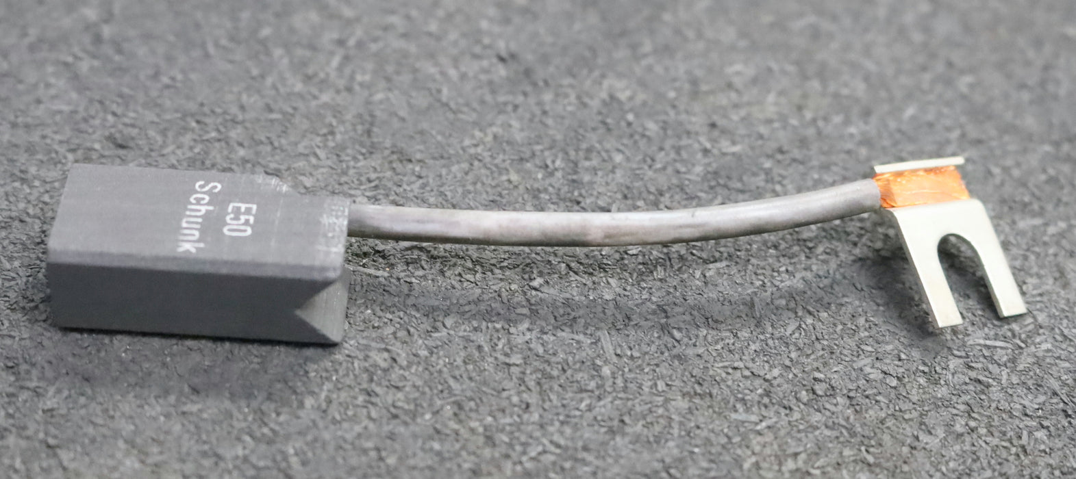 Bild des Artikels SCHUNK-Kohlebürste-Blockkohlebürste-eine-Litze-Typ-116-E50-Maße-12,5x16x32mm