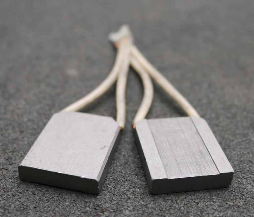 Bild des Artikels S+E-Kohlebürste-Blockkohlebürste-eine-Litze-F46-Maße-16x32x40mm-mit-Kabelschuh