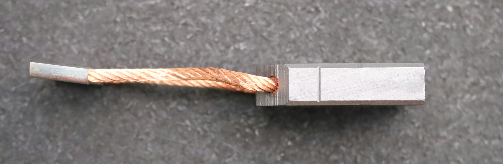 Bild des Artikels SCHUNK-Kohlebürste-mit-zwei-Litzen-F48-10x32x40mm-(t-x-a-x-r)-mit-Kabelschuh