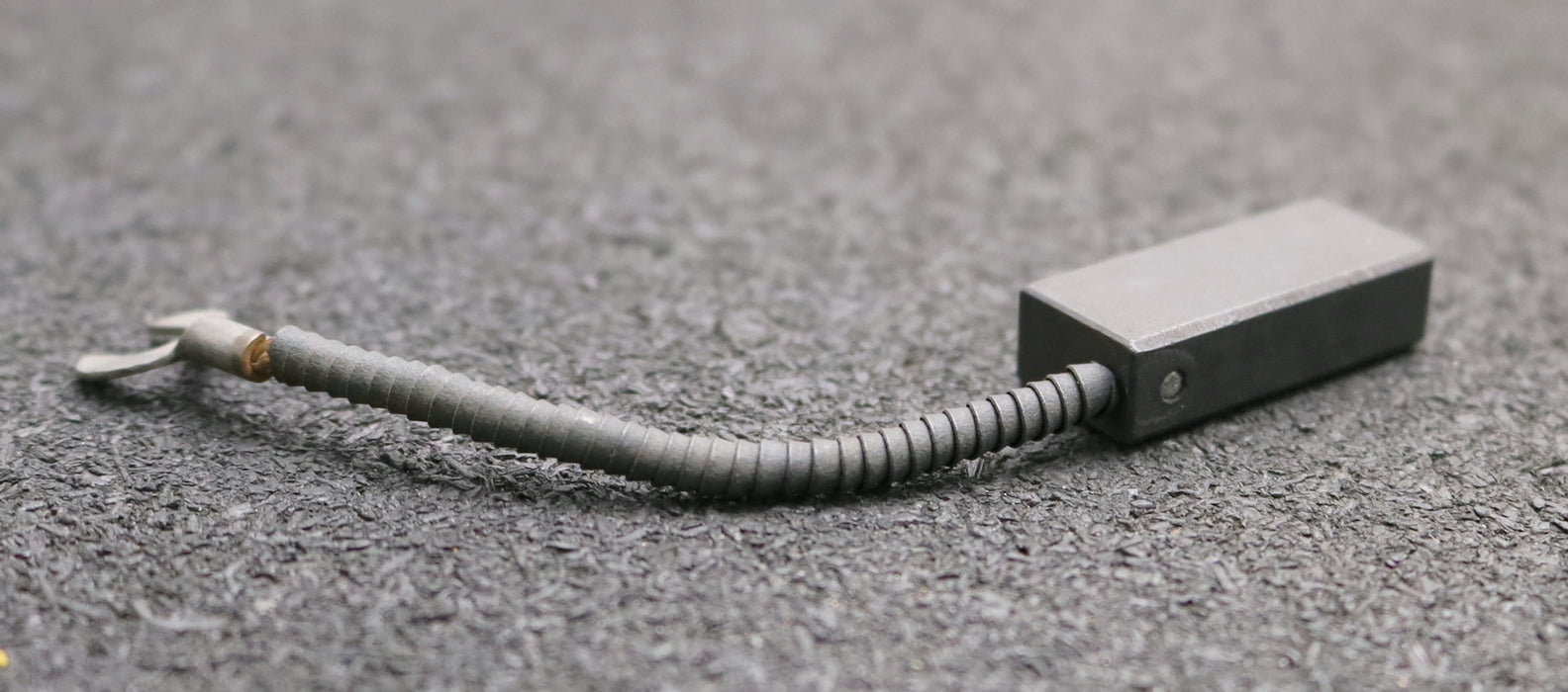 Bild des Artikels CARBONE-Block-Kohlebürste-mit-einer-Litze-EG3397-8x13x30mm-(t-x-a-x-r)