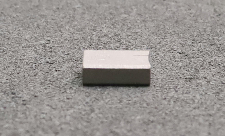 Bild des Artikels Block-Kohlebürste-ohne-Litze-C805-20x8x25mm(t-x-a-x-r)-mit-Innengewinde