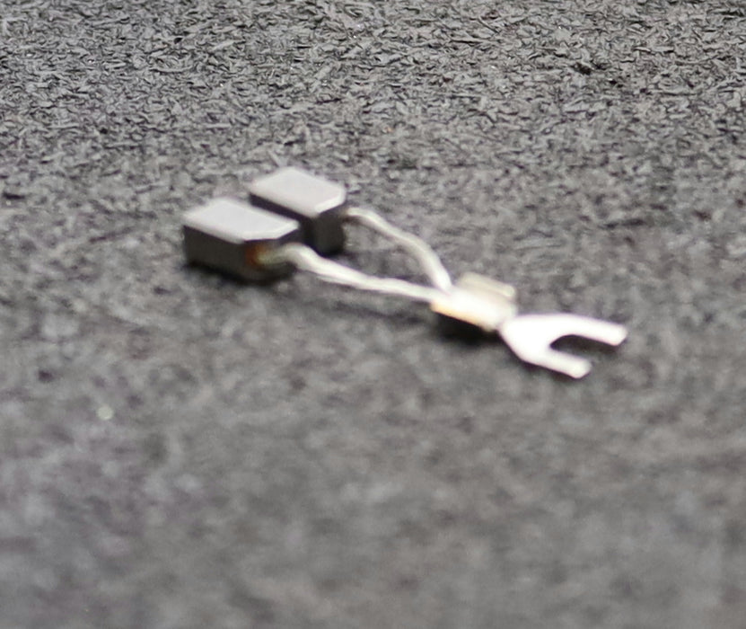 Bild des Artikels Paar-Kohlebürste-35-5x4x8,3mm(t-x-a-x-r)-mit-Kabelschuh-Stromseillänge-15mm