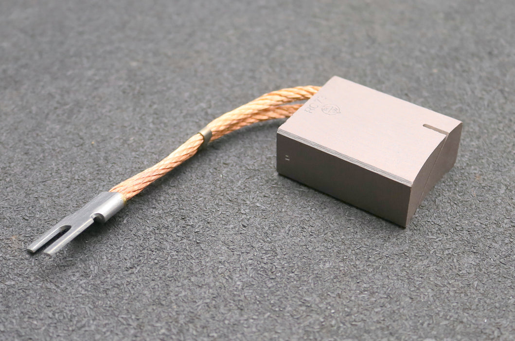 Bild des Artikels R+W-Block-Kohlebürste-mit-zwei-Litzen-RZ73-40x20x50mm(t-x-a-x-r)-mit-Kabelschuh
