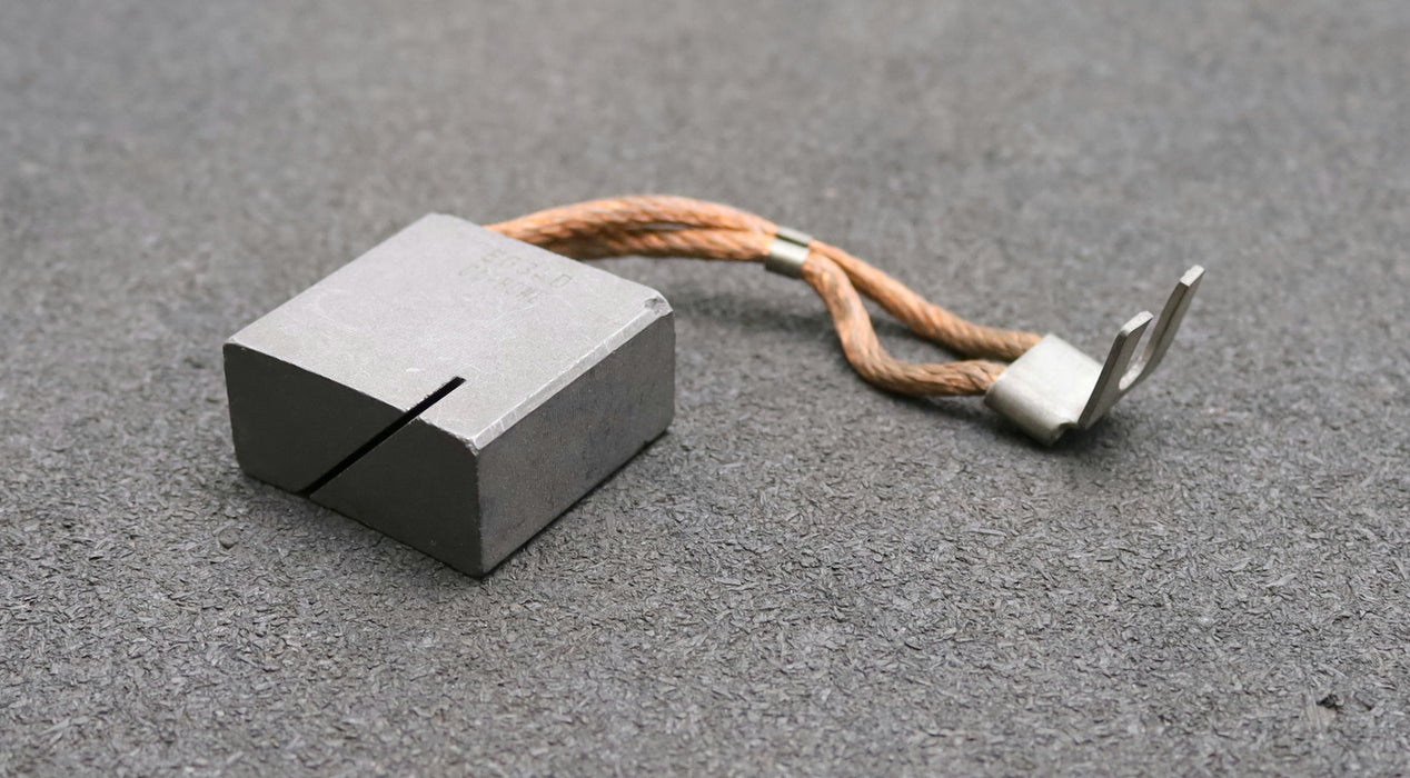 Bild des Artikels CARBONE-Block-Kohlebürste-mit-zwei-Litzen-EG34D-40x20x40mm(t-x-a-x-r)-unbenutzt