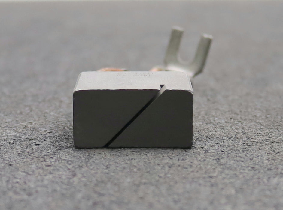 Bild des Artikels CARBONE-Block-Kohlebürste-mit-zwei-Litzen-EG34D-40x20x40mm(t-x-a-x-r)-unbenutzt