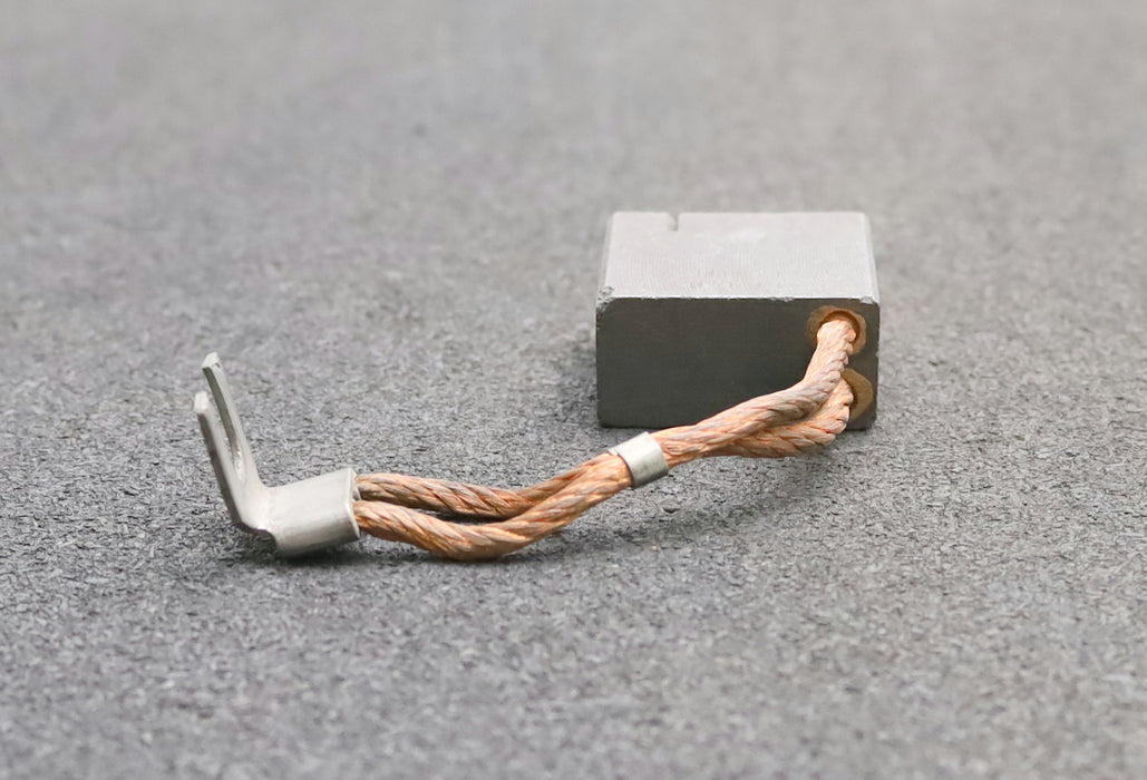 Bild des Artikels CARBONE-Block-Kohlebürste-mit-zwei-Litzen-EG34D-40x20x40mm(t-x-a-x-r)-unbenutzt
