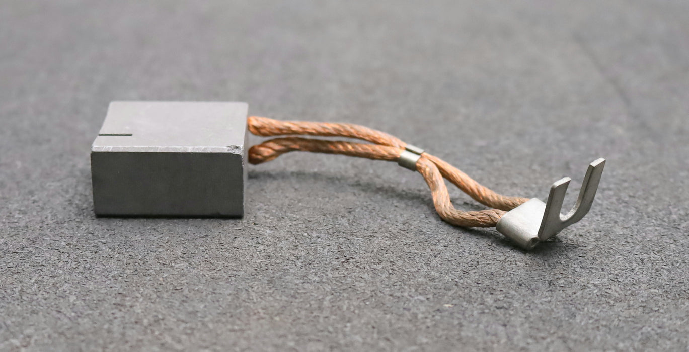 Bild des Artikels CARBONE-Block-Kohlebürste-mit-zwei-Litzen-EG34D-40x20x40mm(t-x-a-x-r)-unbenutzt